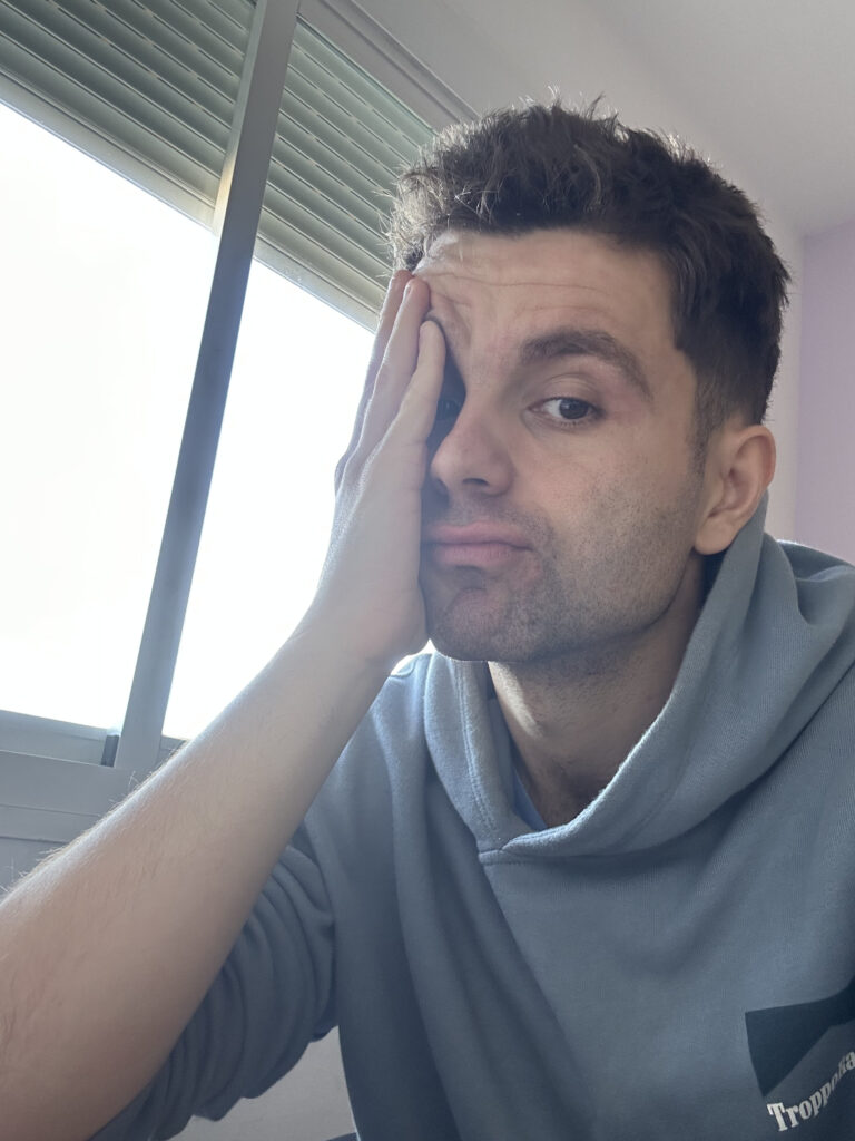 Imagen de Jesús estudiando